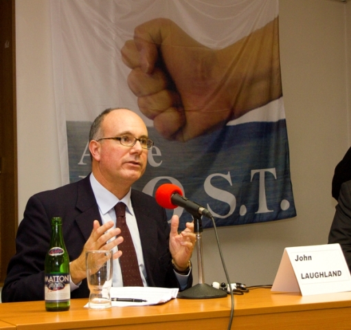 Hovory na pravici VIII – Hovory s Johnem Laughlandem – Praha 26. 11. 2012